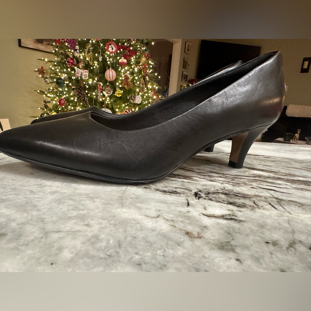 Clarks Black Pump Size 8W - New